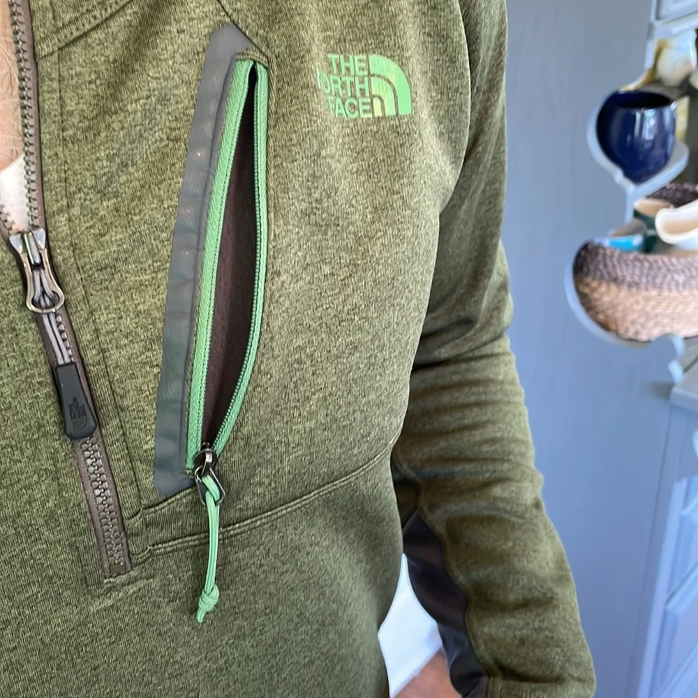 North Face Quarter Zip fleece moss green. 2 small spots on front Otherwise EUC - Picture 6 of 8